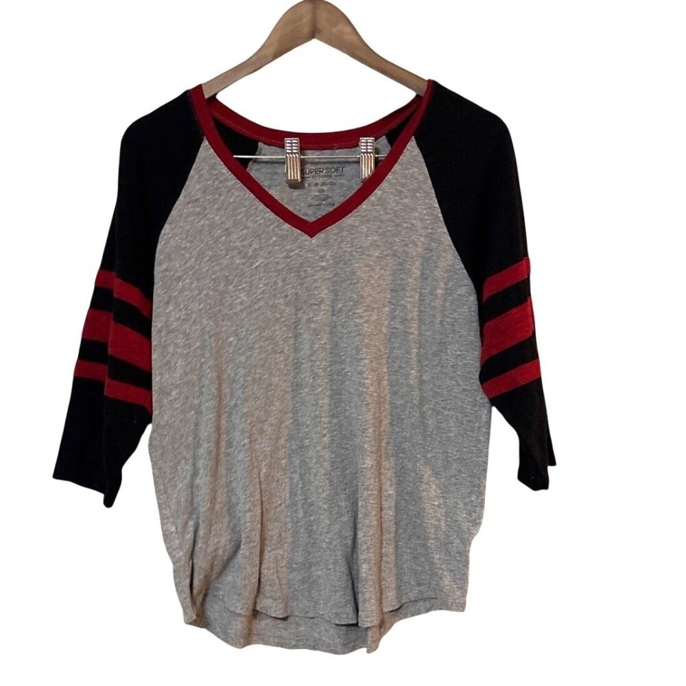 Super Soft By Torrid Womens Raglan V-Neck 3/4 Sleeve Top Size 00 Gray Black Red